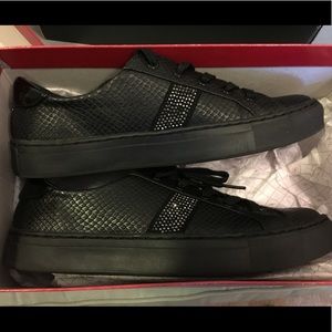 J Lo sneaker women's 7.5